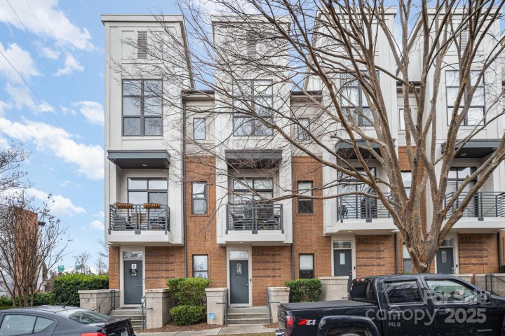 946 E 8th Street sold home in M Street, Charlotte, NC