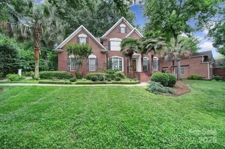 907 Thorn Ridge Lane sold home in The Landing, Lake Wylie, SC