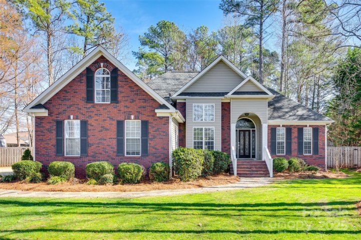 1352 N Dobys Bridge Road sold home in Friendfield, Fort Mill, SC