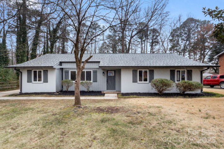 7124 Lake Drive sold home in Fairfield Plantation, Matthews, NC
