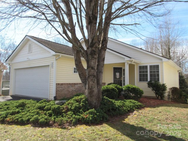 322 Creeks End Circle sold home in Glens Of Aberdeen, Mills River, NC