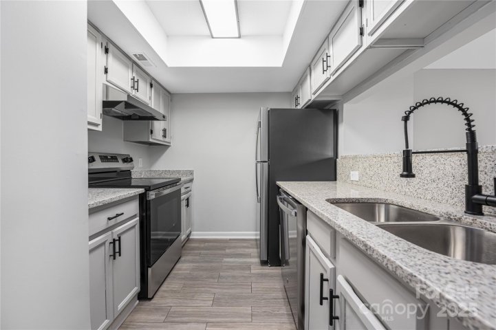 8057 Cedar Glen Drive sold home in Reflections, Charlotte, NC