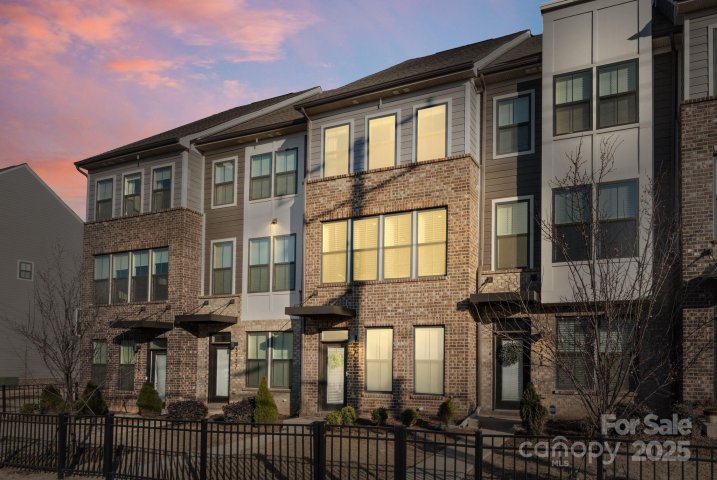 3729 S Tryon Street sold home in South Tryon Townhomes, Charlotte, NC