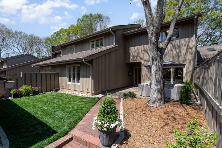 5306 Wingedfoot Road sold home in Carmel South, Charlotte, NC