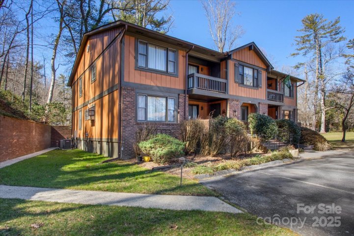 1749 B Haywood Manor Road sold home in Haywood Manor, Hendersonville, NC