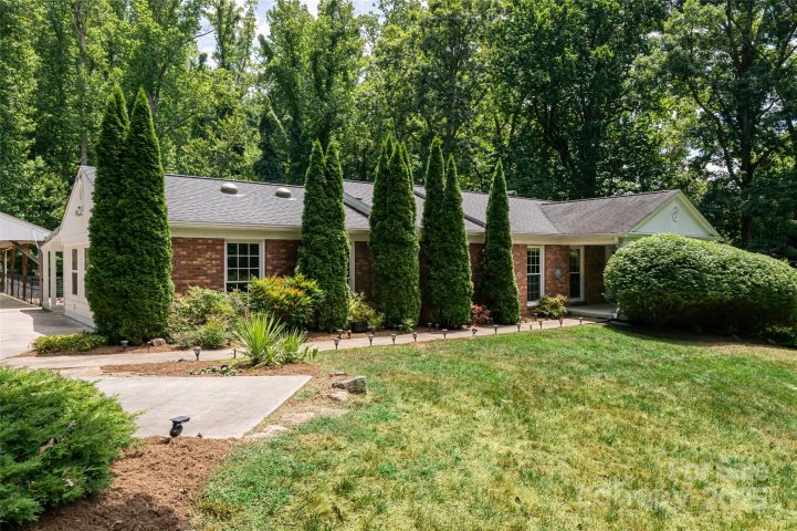 21 Westridge Drive sold home in Oak Forest, Asheville, NC
