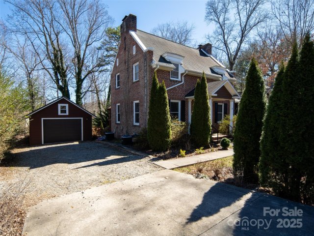 6 Enka Hillcrest Street sold home in Enka Park, Candler, NC