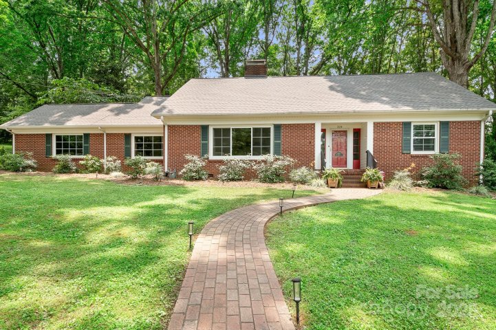 329 N Oakwood Drive sold home in Park Grove, Statesville, NC