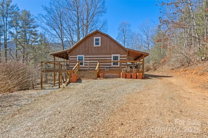 620 Hickory Springs Road sold home in Cherry Hollow, Burnsville, NC