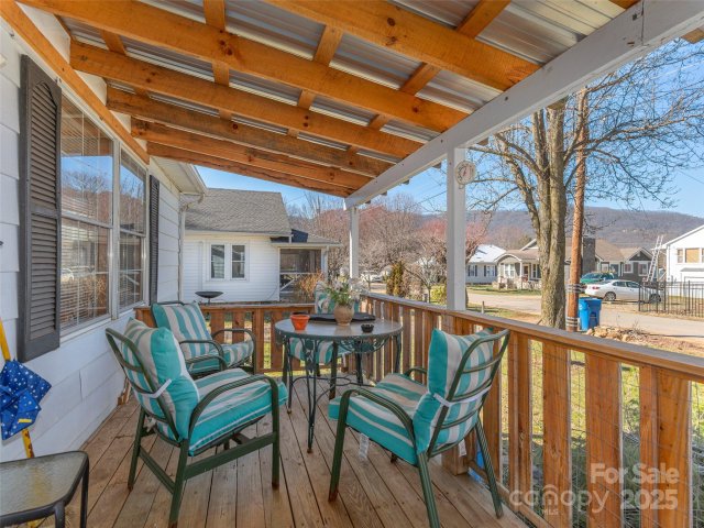 63 Poplar Street sold home in Brookwood, Waynesville, NC