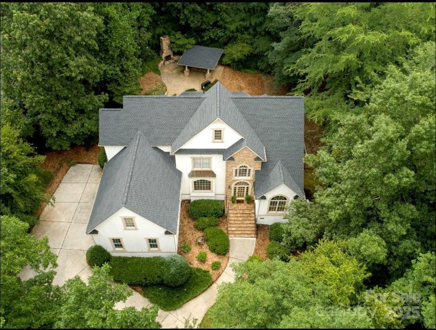 1025 Seminole Drive sold home in Firethorne, Waxhaw, NC