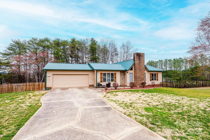 6142 Gold Creek Estate Drive sold home in Gold Creek Estates, Hickory, NC