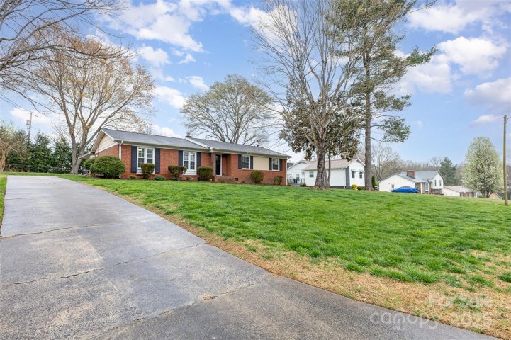 905 Tait Street sold home in Crestview, Lincolnton, NC