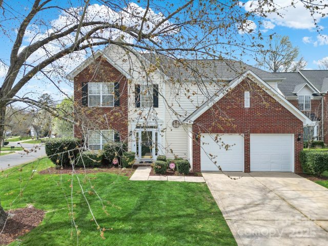 8620 Grey Squirrel Court sold home in Blakeney Heath - Fieldstone, Charlotte, NC