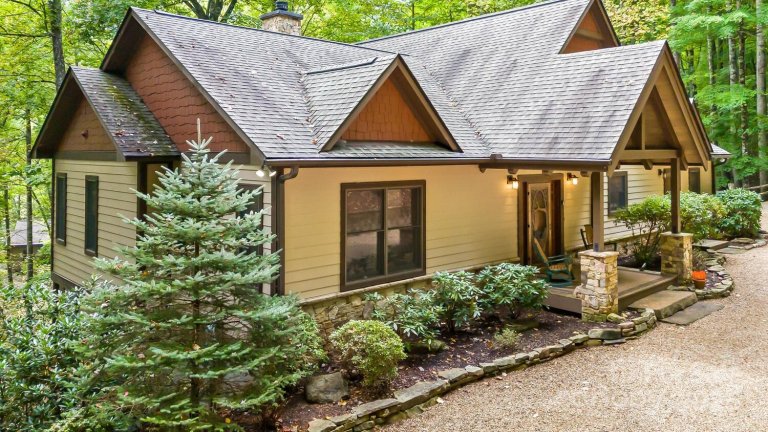 2700 Hickory Springs Road sold home in The Cove at Celo Mountain, Burnsville, NC