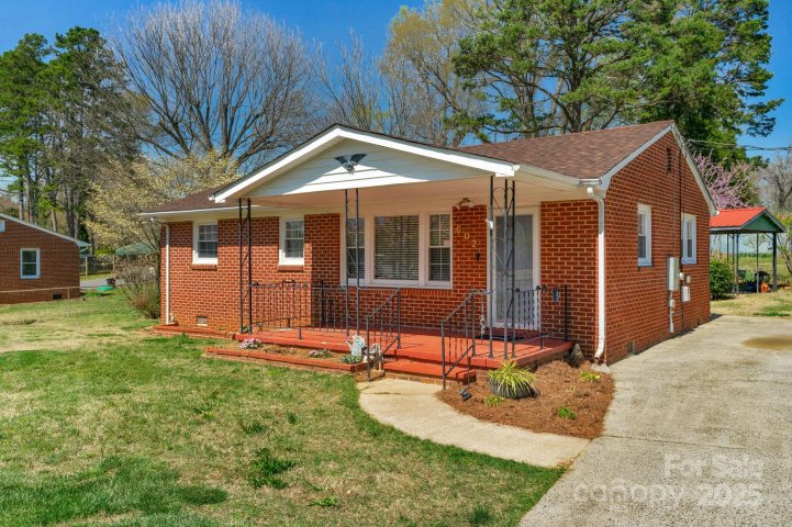 602 Dallas Spencer Mountain Road sold home in Cedarwood Acres, Dallas, NC