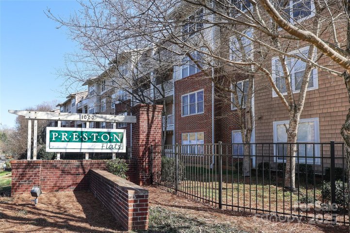 1000 E Woodlawn Road 110 sold home in Preston Flats, Charlotte, NC