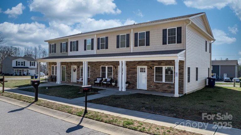 3931 Newhall Drive sold home in Oak Hill, Hickory, NC