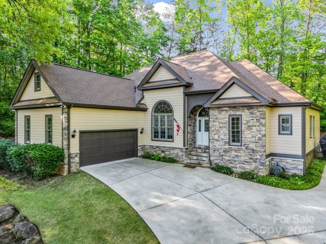 39 W Rambling Creek sold home in Vista At The Riverbank, Tryon, NC