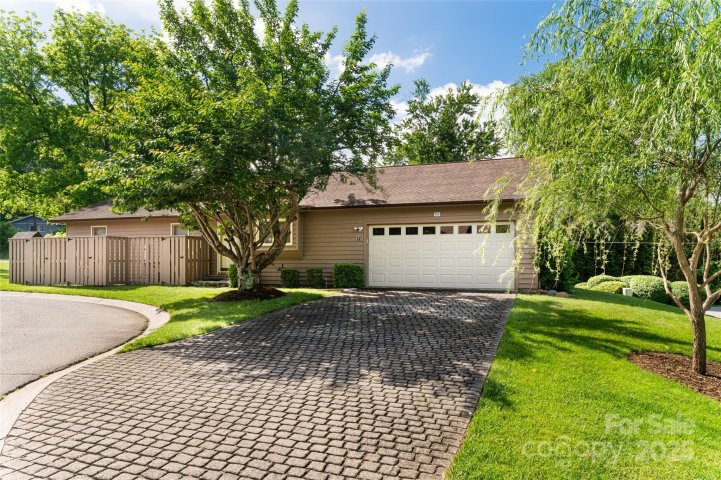 8 Greenbriar Court B sold home in Hawthorne, Asheville, NC