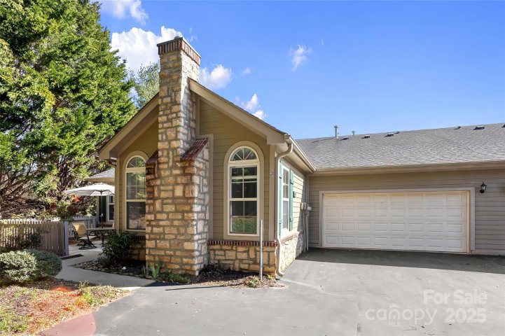 17 Outlook Circle sold home in Craggy View Cottages, Swannanoa, NC