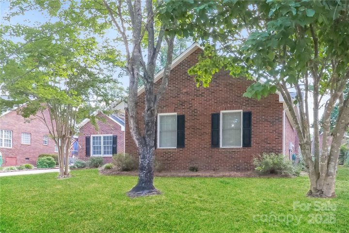 136 Ole Eastpointe Drive sold home in Ole Eastpointe, York, SC