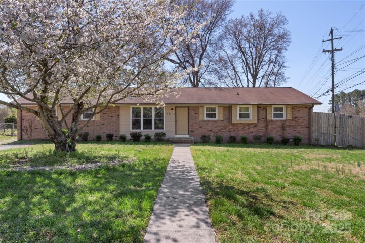 2217 Parkdale Avenue sold home in Pinecrest, Gastonia, NC