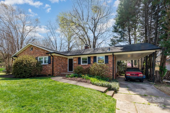 1041 Cutler Place sold home in Amity Gardens, Charlotte, NC