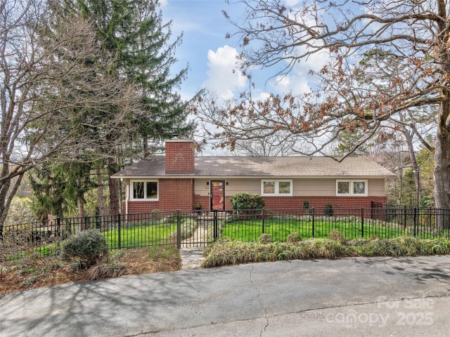 261 White Pine Drive sold home in Kenilworth Forest, Asheville, NC