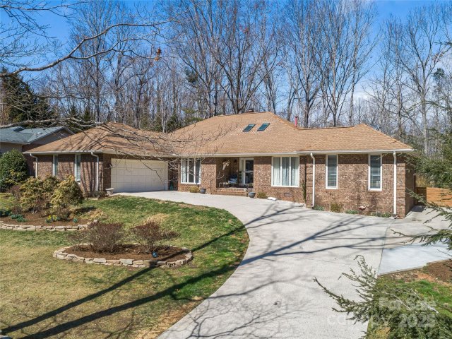 34 Glen Crest Drive sold home in Glen Cove, Arden, NC