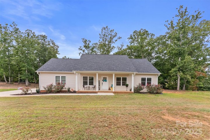 1706 Ivey Court sold home in Ivey Ridge, Maiden, NC