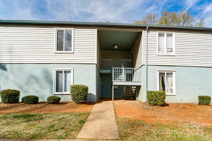 1915 Countrymens Court sold home in Sharon Lakes, Charlotte, NC