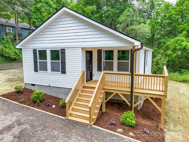 15 Border Street sold home in Ridgecrest, Black Mountain, NC
