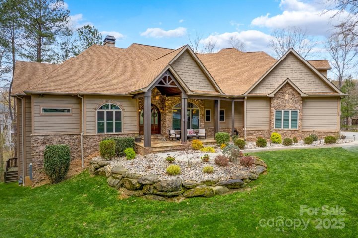 135 Frostcliff Lane sold home in Beacon Pointe, Mooresville, NC