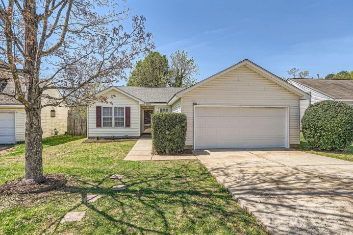 3023 Fairglen Road sold home in Fairstone, Charlotte, NC