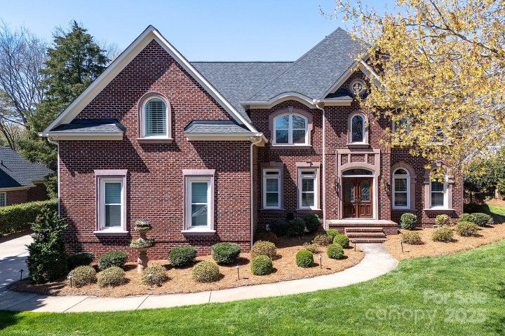 880 Craigmont Lane sold home in Kings Crossing, Concord, NC