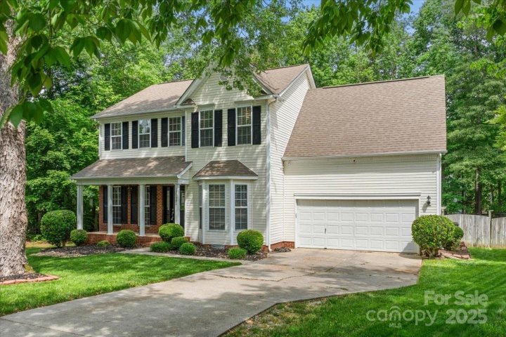 15001 Arrowgrass Way sold home in Wiltshire Manor, Charlotte, NC