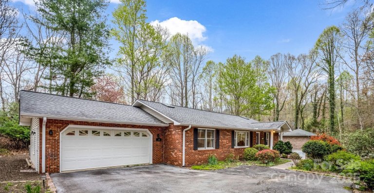 49 Grey Fox Trail sold home in Rambling Ridge, Hendersonville, NC
