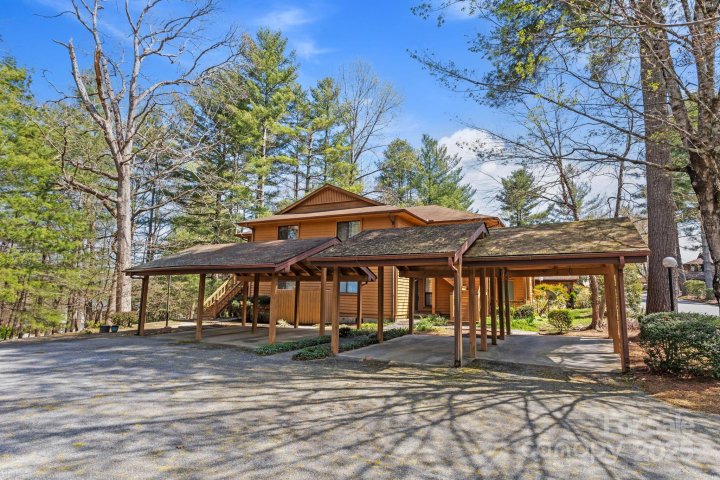 521 Courtwood Lane sold home in Willow Bend, Hendersonville, NC