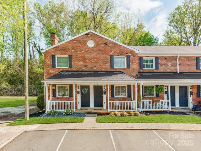1217 Green Oaks Lane K sold home in Williamsburg on Commonwealth, Charlotte, NC