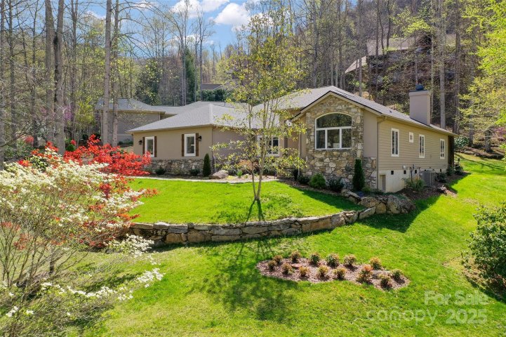 300 Sanctuary Drive sold home in Sanctuary Cove, Waynesville, NC
