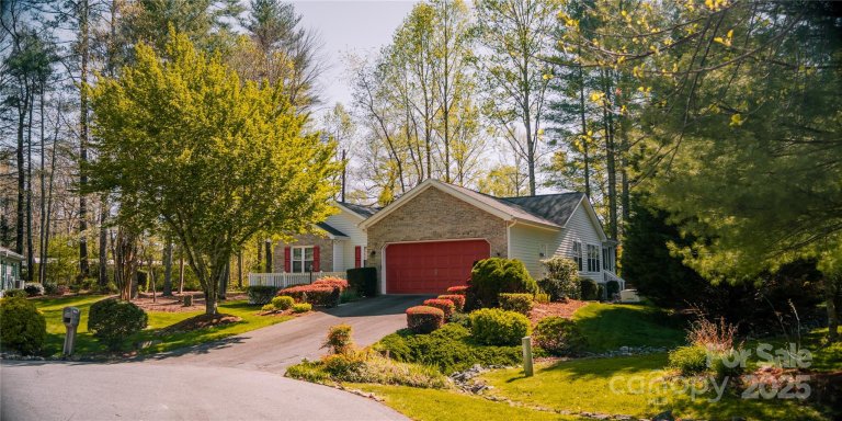 9 Manakiki Court sold home in Etowahs Reach, Etowah, NC