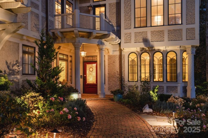 8 Fairway Place active home in Biltmore Forest, Asheville, NC
