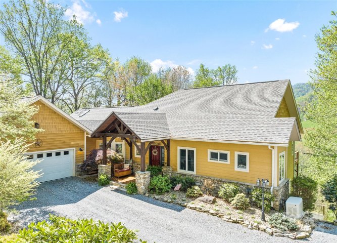 79 Cranberry Lane sold home in Cobblers Knob, Waynesville, NC