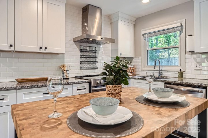 1702 Herrin Avenue sold home in Shamrock Green, Charlotte, NC