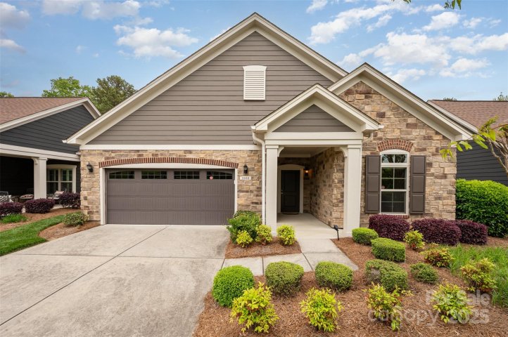 1008 Avalon Place sold home in The Courtyards at Emerald Lake, Matthews, NC
