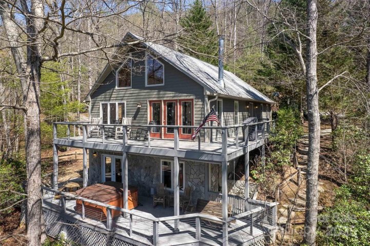 Homes in Cedar Shores, Tuckasegee