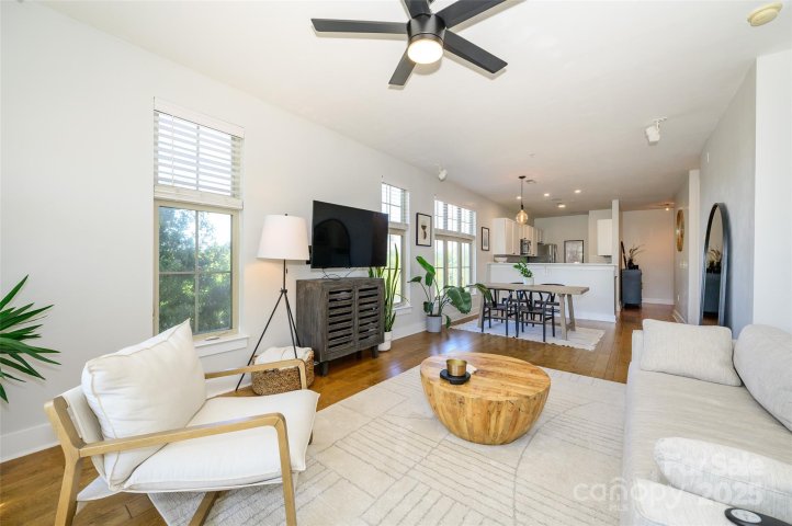 1101 W 1st Street 405 sold home in First Row Condominium, Charlotte, NC