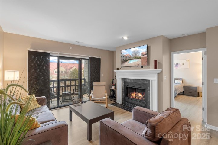9029 J M Keynes Drive active home in Lakeshore Village, Charlotte, NC