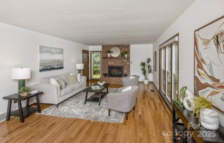 27 Glen Crest Drive sold home in Glen Cove, Arden, NC